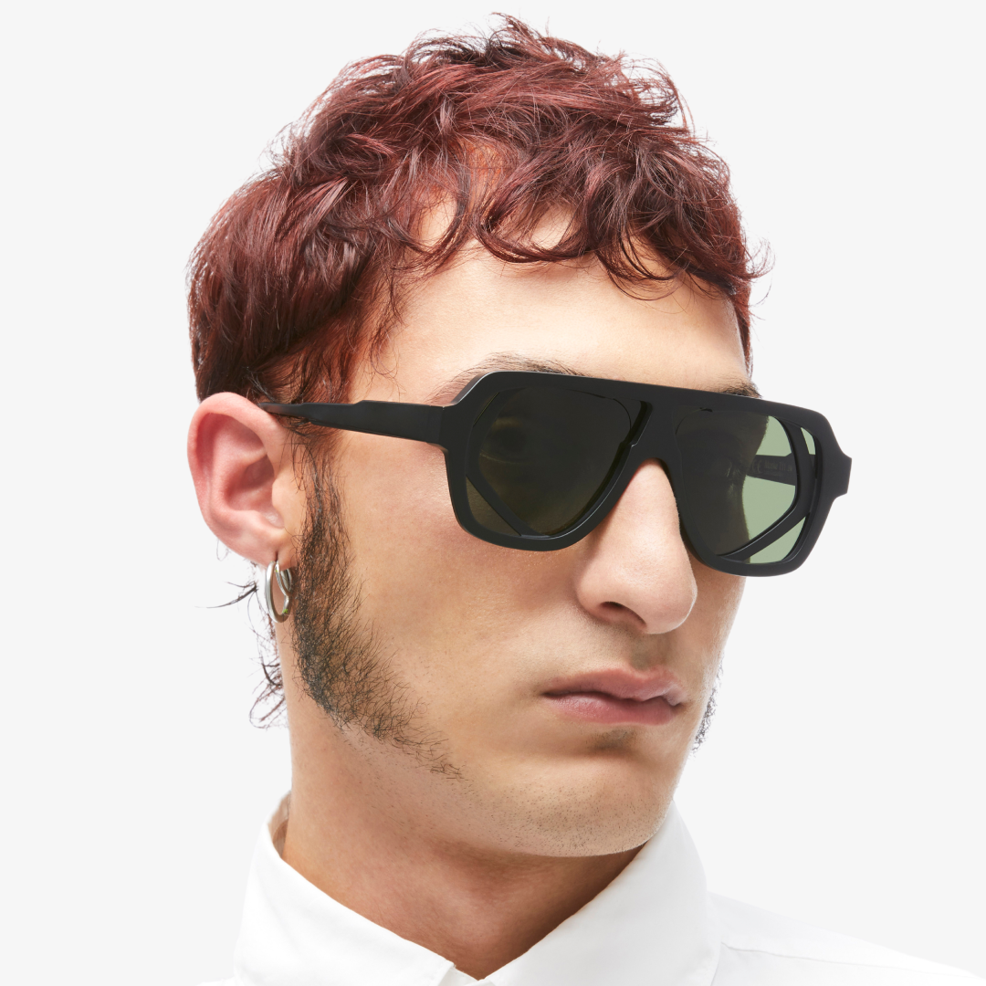 T11 Black